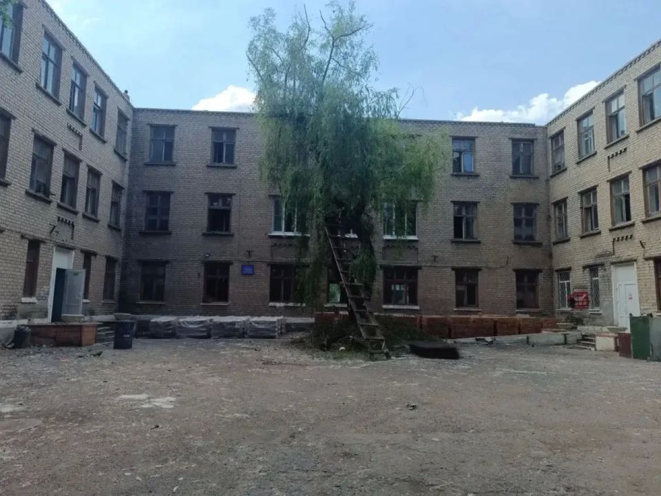 Сегодня делюсь с вами тем, что в Молодогвардейске и Суходольске активно продолжается капитальный ремонт поликлиник Сегодня делюсь с вами тем, что в Молодогвардейске и Суходольске активно продолжается капитальный ремонт поликлиник