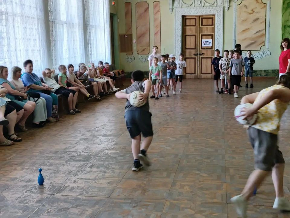 «Эстафета дружбы» объединила детские сердца в ДК им. Горького! «Эстафета дружбы» объединила детские сердца в ДК им. Горького!