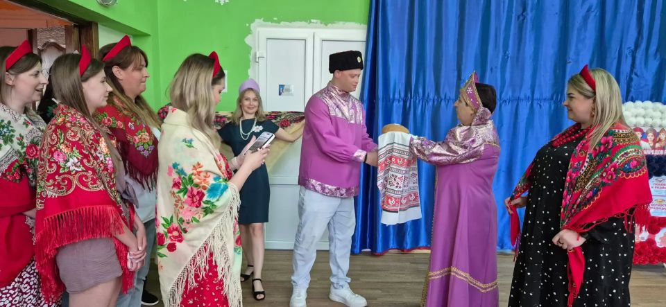 8 июня в Селезневском Доме культуры прошла увлекательная игра «Брейн-ринг», посвящённая Дню России 8 июня в Селезневском Доме культуры прошла увлекательная игра «Брейн-ринг», посвящённая Дню России