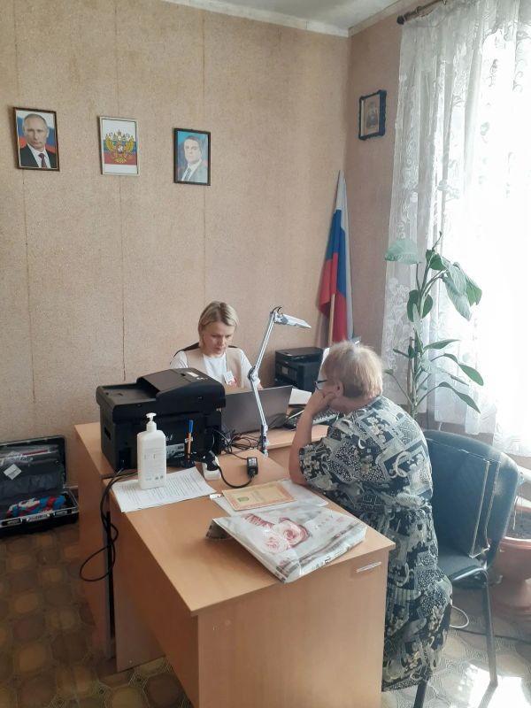 Сегодня на территории Великочерниговского отдела жизнеобеспечения специалистами ГБУ ЛНР «МФЦ» был проведён выездной приём граждан Сегодня на территории Великочерниговского отдела жизнеобеспечения специалистами ГБУ ЛНР «МФЦ» был проведён выездной приём граждан