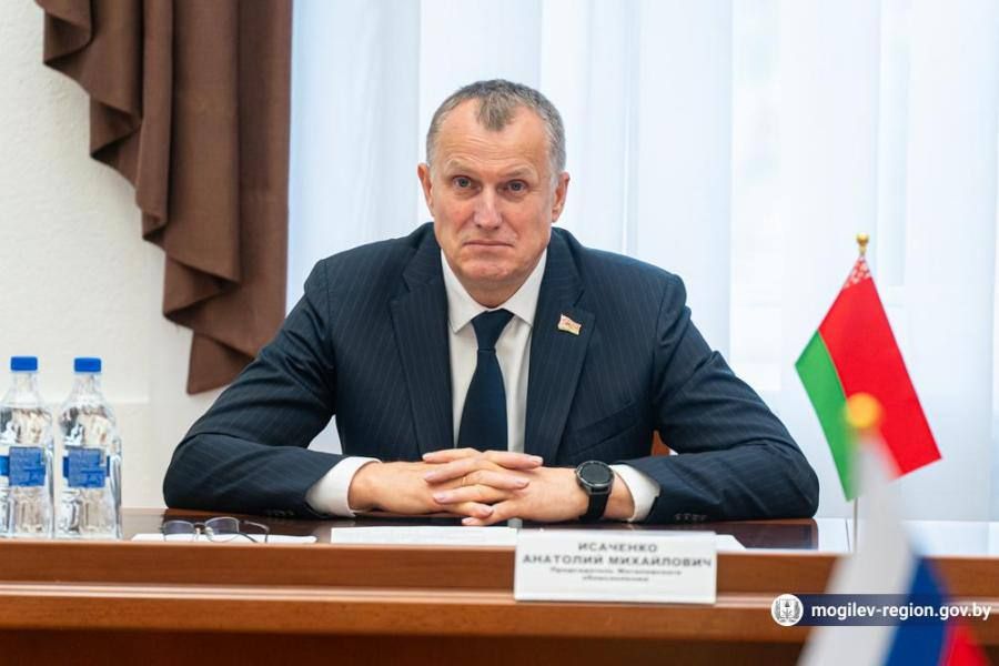 Советник-посланник Посольства России в Беларуси Владимир Ваньке встретился с председателем Могилёвского областного исполнительного комитета Анатолием Исаченко Советник-посланник Посольства России в Беларуси Владимир Ваньке встретился с председателем Могилёвского областного исполнительного комитета Анатолием Исаченко