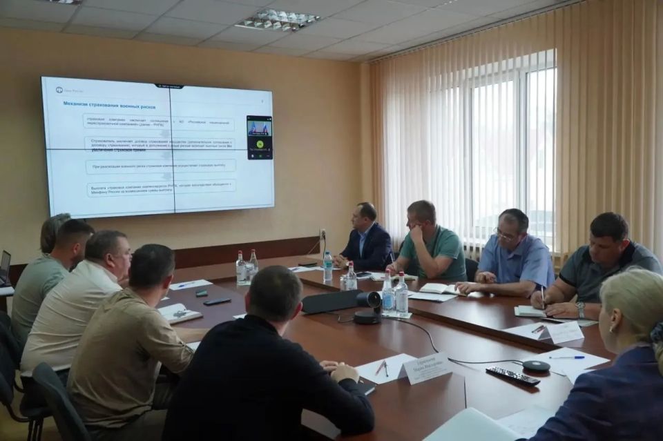 Андрей Губарев: На фоне участившихся атак украинских беспилотников на автозаправочные станции и бензовозы в ЛНР было проведено оперативное совещание с поставщиками нефтепродуктов Андрей Губарев: На фоне участившихся атак украинских беспилотников на автозаправочные станции и бензовозы в ЛНР было проведено оперативное совещание с поставщиками нефтепродуктов