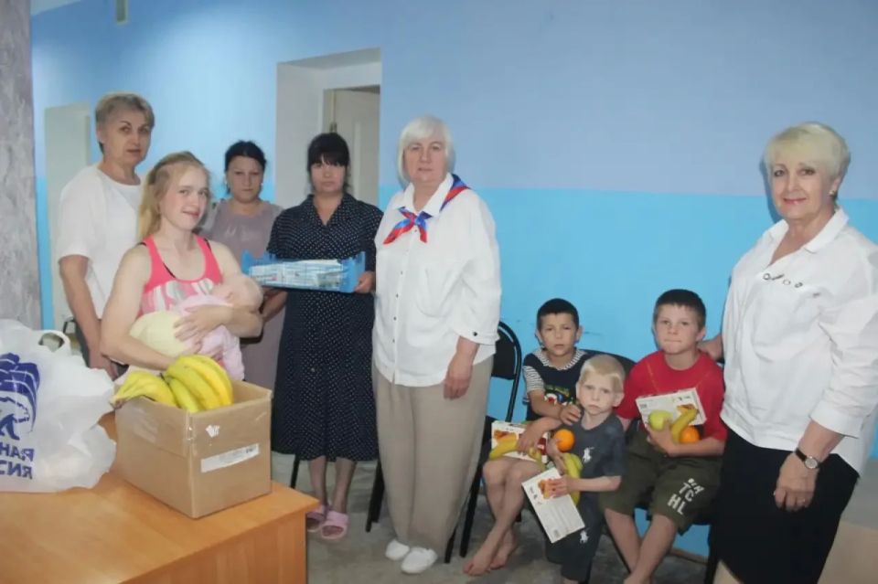 Светлана Гизай: #ДОБРОРАДУЕТ. Вместе с Председателем Совета Славяносербского округа, замсекретаря местного отделения «Единой России» Антониной Гречишкиной посетили Славяносербский Семейный центр