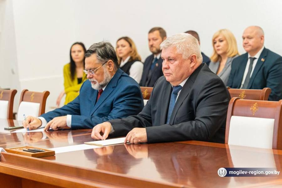Советник-посланник Посольства России в Беларуси Владимир Ваньке встретился с председателем Могилёвского областного исполнительного комитета Анатолием Исаченко
