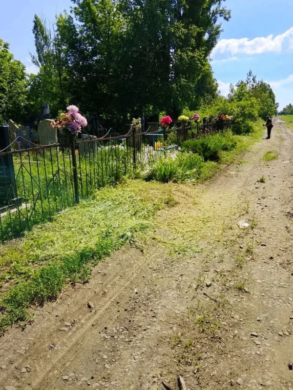 В Ровеньках продолжаются работы по благоустройству В Ровеньках продолжаются работы по благоустройству