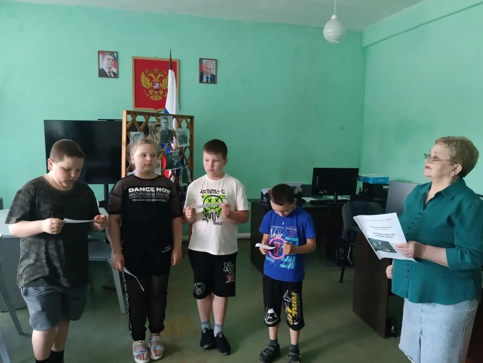 В Кировском историко-художественном музее для детей, посещающих летнюю пришкольную тематическую площадку в Кировской средней школе №2, прошло мероприятие на экологическую тематику «По лесным тропинкам» В Кировском историко-художественном музее для детей, посещающих летнюю пришкольную тематическую площадку в Кировской средней школе №2, прошло мероприятие на экологическую тематику «По лесным тропинкам»