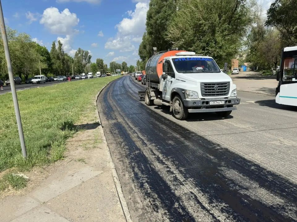 Дорожники Луганска уложили более 6 тысяч квадратных метров нового дорожного покрытия Дорожники Луганска уложили более 6 тысяч квадратных метров нового дорожного покрытия