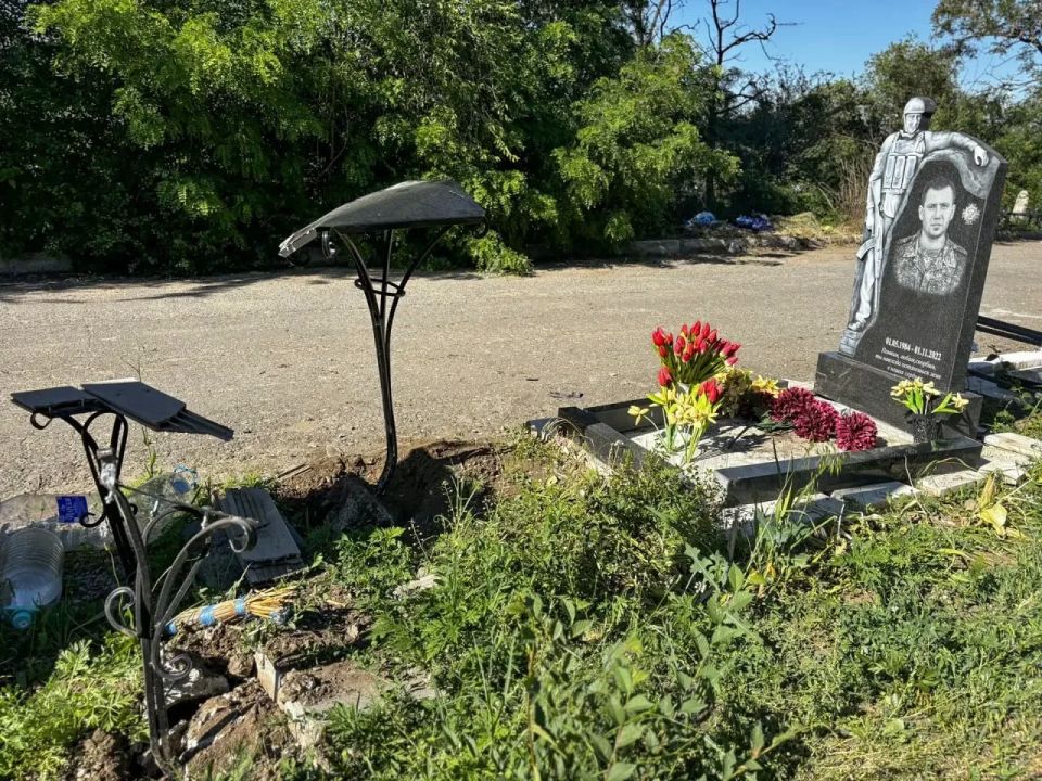 Луганчанин устроил ДТП на кладбище и повредил три надгробия Луганчанин устроил ДТП на кладбище и повредил три надгробия