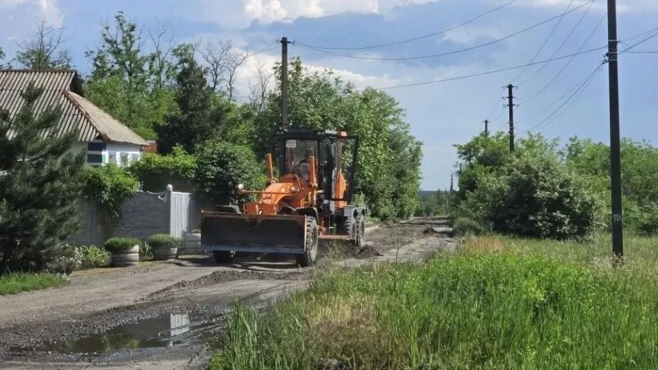 В Ровеньках продолжается работа по улучшению состояния дорог В Ровеньках продолжается работа по улучшению состояния дорог