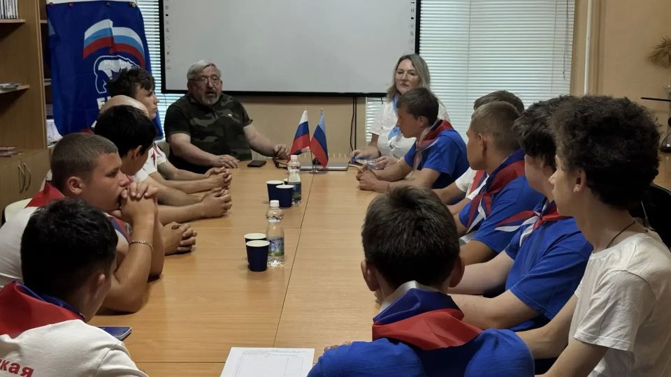 Сегодня в рамках молодёжного клуба «ПРОФ_ориентир» при ТО ГКУ «РЦЗН ЛНР» в Беловодском районе состоялся профориентационный семинар на тему «Вся страна-огромный дом», приобщенный к Дню России, посвященный изучению культурного... Сегодня в рамках молодёжного клуба «ПРОФ_ориентир» при ТО ГКУ «РЦЗН ЛНР» в Беловодском районе состоялся профориентационный семинар на тему «Вся страна-огромный дом», приобщенный к Дню России, посвященный изучению культурного...