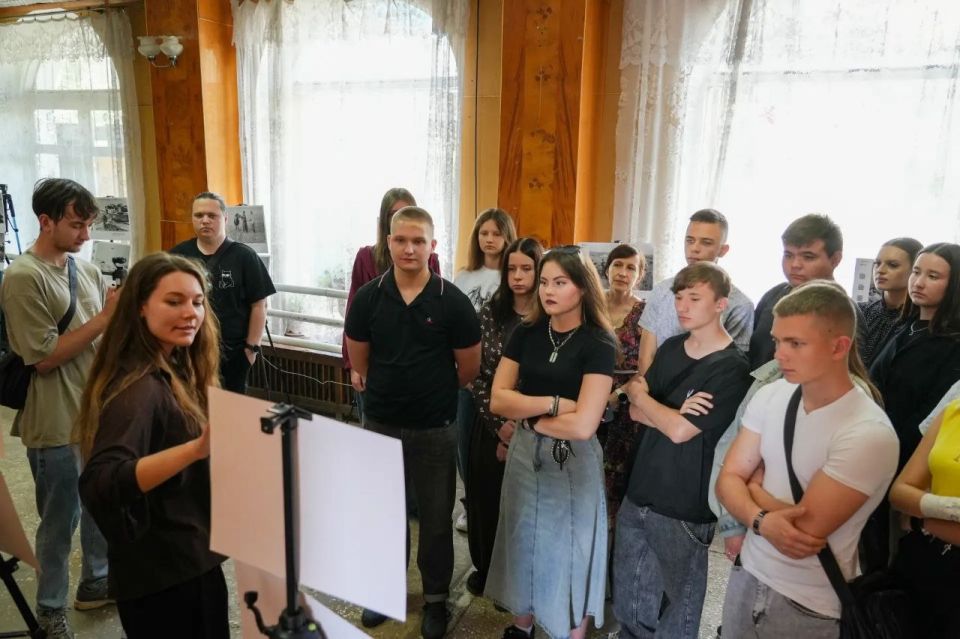 В Краснодоне почтили подвиг освободителей В Краснодоне почтили подвиг освободителей
