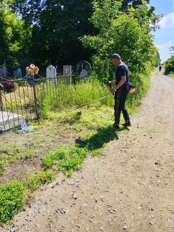 В Ровеньках продолжаются работы по благоустройству В Ровеньках продолжаются работы по благоустройству