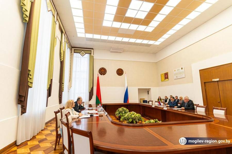 Советник-посланник Посольства России в Беларуси Владимир Ваньке встретился с председателем Могилёвского областного исполнительного комитета Анатолием Исаченко Советник-посланник Посольства России в Беларуси Владимир Ваньке встретился с председателем Могилёвского областного исполнительного комитета Анатолием Исаченко