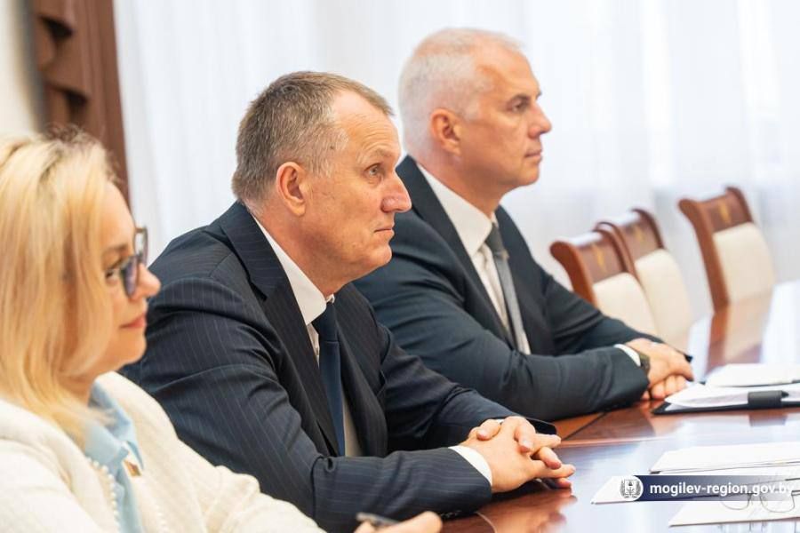 Советник-посланник Посольства России в Беларуси Владимир Ваньке встретился с председателем Могилёвского областного исполнительного комитета Анатолием Исаченко Советник-посланник Посольства России в Беларуси Владимир Ваньке встретился с председателем Могилёвского областного исполнительного комитета Анатолием Исаченко