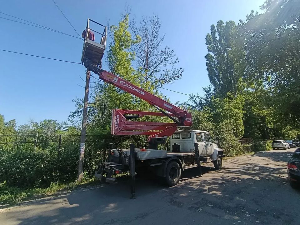 В Ровеньках продолжаются работы по благоустройству В Ровеньках продолжаются работы по благоустройству
