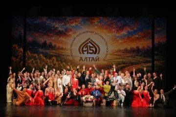 Ансамбль танца «Рондо» из Луганской академической филармонии выступил на юбилейном фестивале ансамбля «Алтай»