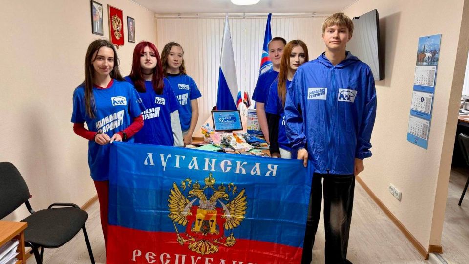добрых дел в Алчевске. 1Активисты «Молодой Гвардии» АЦДЮТ наполнили «Коробку храбрости» подарками для детей, которые сейчас находятся в больницах добрых дел в Алчевске. 1Активисты «Молодой Гвардии» АЦДЮТ наполнили «Коробку храбрости» подарками для детей, которые сейчас находятся в больницах