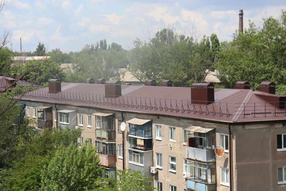 В рамках специального инфраструктурного проекта в Антраците стартовал капитальный ремонт кровель многоквартирных домов — это важный шаг в улучшении жилищнокоммунальной инфраструктуры населённого пункта и значимый этап в... В рамках специального инфраструктурного проекта в Антраците стартовал капитальный ремонт кровель многоквартирных домов — это важный шаг в улучшении жилищнокоммунальной инфраструктуры населённого пункта и значимый этап в...
