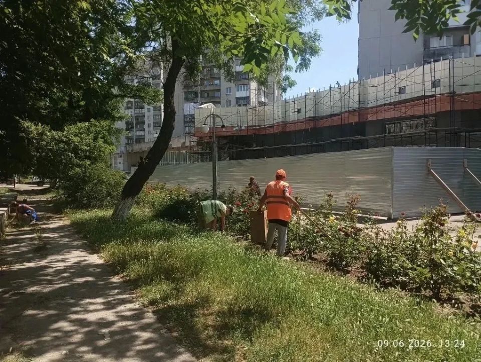 На Краснодонщине активно продолжаются работы, направленные на улучшение дорожной инфраструктуры и благоустройство территории На Краснодонщине активно продолжаются работы, направленные на улучшение дорожной инфраструктуры и благоустройство территории