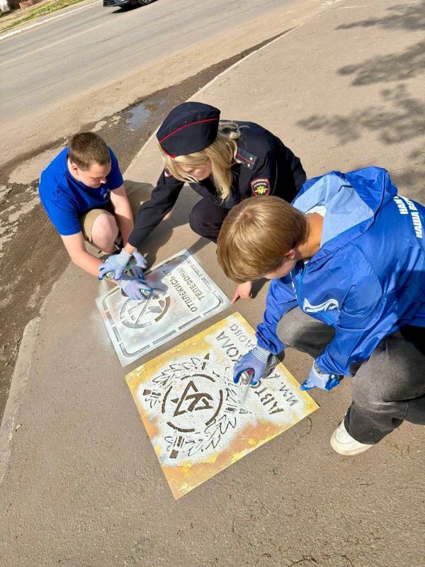 добрых дел в Алчевске. 1Активисты «Молодой Гвардии» АЦДЮТ наполнили «Коробку храбрости» подарками для детей, которые сейчас находятся в больницах добрых дел в Алчевске. 1Активисты «Молодой Гвардии» АЦДЮТ наполнили «Коробку храбрости» подарками для детей, которые сейчас находятся в больницах