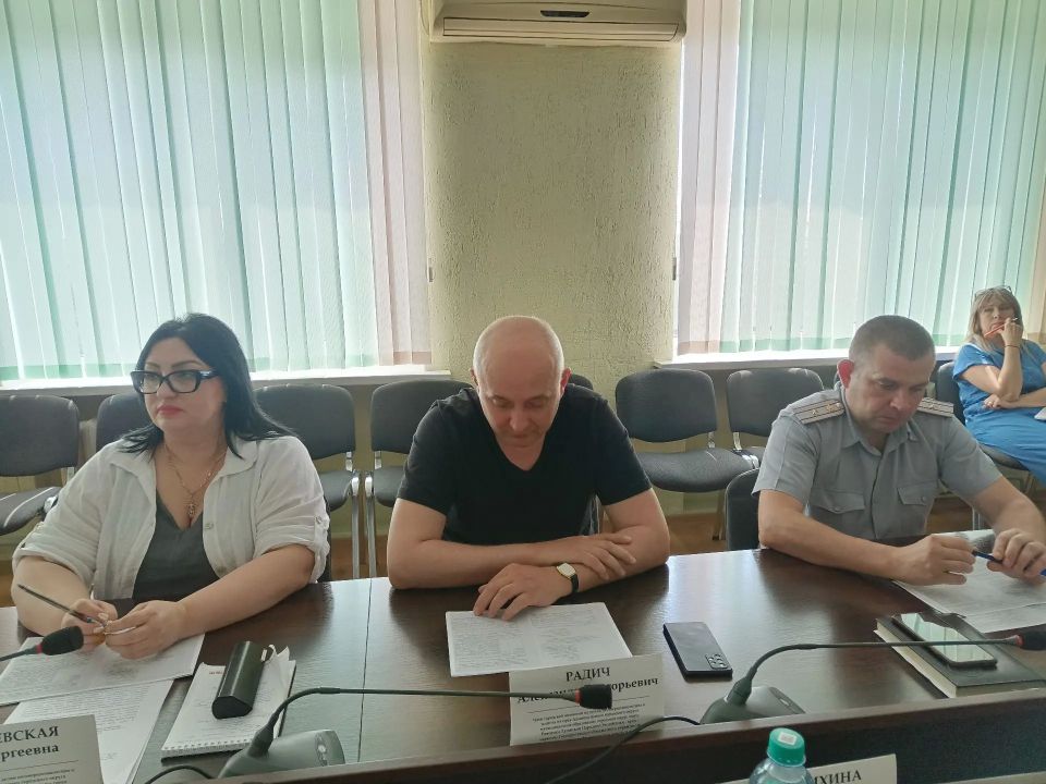 Заседание городской комиссии по делам несовершеннолетних и защите их прав Заседание городской комиссии по делам несовершеннолетних и защите их прав