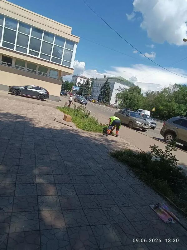 На Краснодонщине активно продолжаются работы, направленные на улучшение дорожной инфраструктуры и благоустройство территории На Краснодонщине активно продолжаются работы, направленные на улучшение дорожной инфраструктуры и благоустройство территории