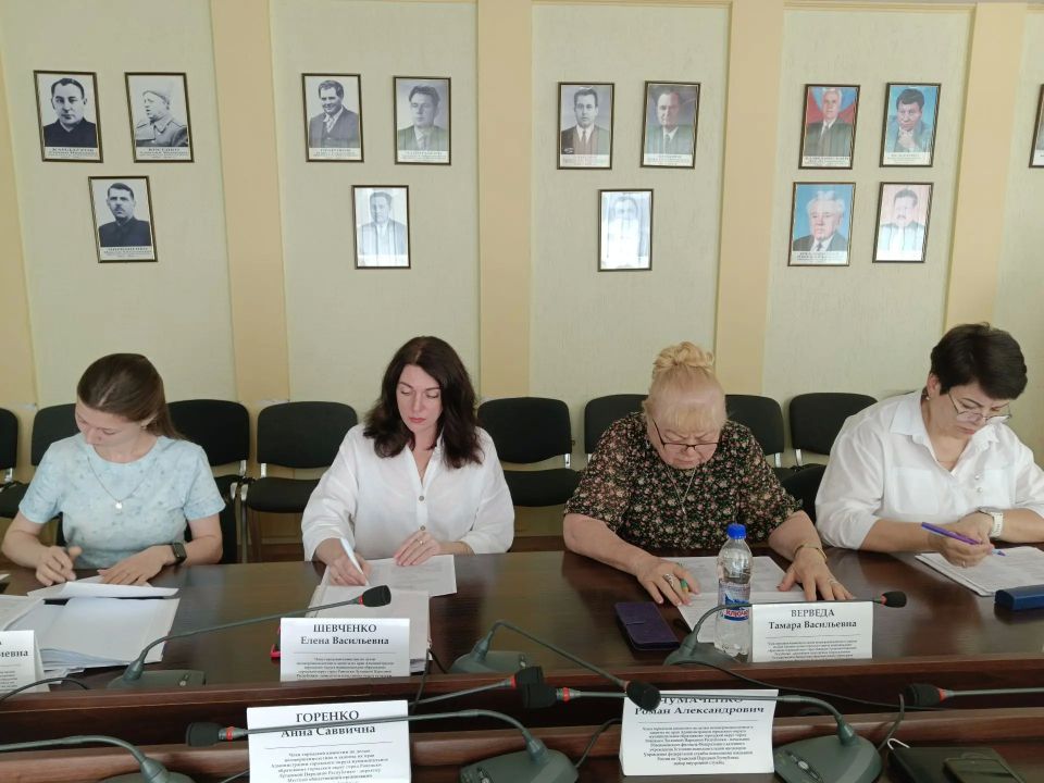 Заседание городской комиссии по делам несовершеннолетних и защите их прав Заседание городской комиссии по делам несовершеннолетних и защите их прав