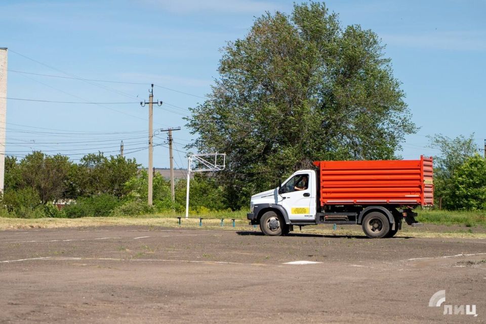Директор Новосветловского аграрного колледжа: «Около 400 га пахотных земель обрабатываем самостоятельно» Директор Новосветловского аграрного колледжа: «Около 400 га пахотных земель обрабатываем самостоятельно»