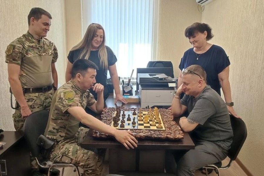 В преддверии праздника Дня России в здании Брянковского городского суда прошёл турнир по быстрым шахматам
