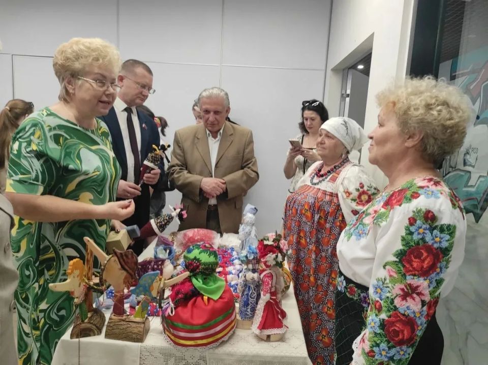 «Игрушки из бабушкиного сундука»: в Луганске прошла итоговая выставка проекта «Игрушки из бабушкиного сундука»: в Луганске прошла итоговая выставка проекта