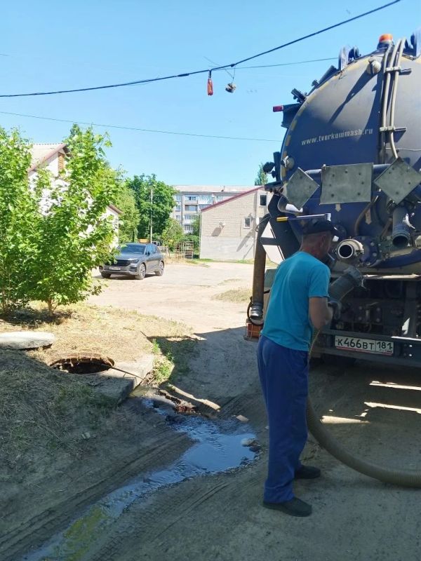 Специалисты аварийной бригады завершили работы по устранению неисправностей в системах водоотведения Специалисты аварийной бригады завершили работы по устранению неисправностей в системах водоотведения