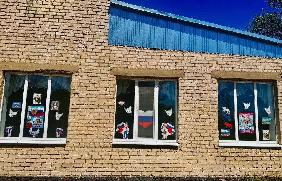 Меловский муниципальный округ присоединился к патриотической акции «Окна России» Меловский муниципальный округ присоединился к патриотической акции «Окна России»
