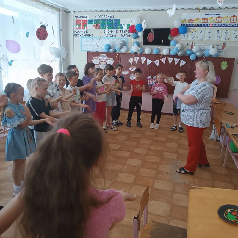 Педагоги дома детского творчества провели мастер-классы на площадке Лутугинской школы №2 Педагоги дома детского творчества провели мастер-классы на площадке Лутугинской школы №2