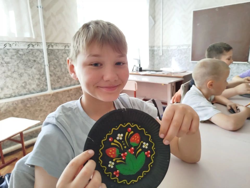 Педагоги дома детского творчества провели мастер-классы на площадке Лутугинской школы №2 Педагоги дома детского творчества провели мастер-классы на площадке Лутугинской школы №2