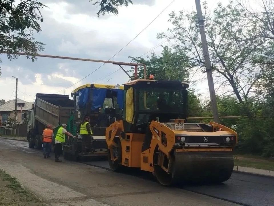 «Безопасные дороги»: В Брянке полным ходом идет ремонт дорог «Безопасные дороги»: В Брянке полным ходом идет ремонт дорог