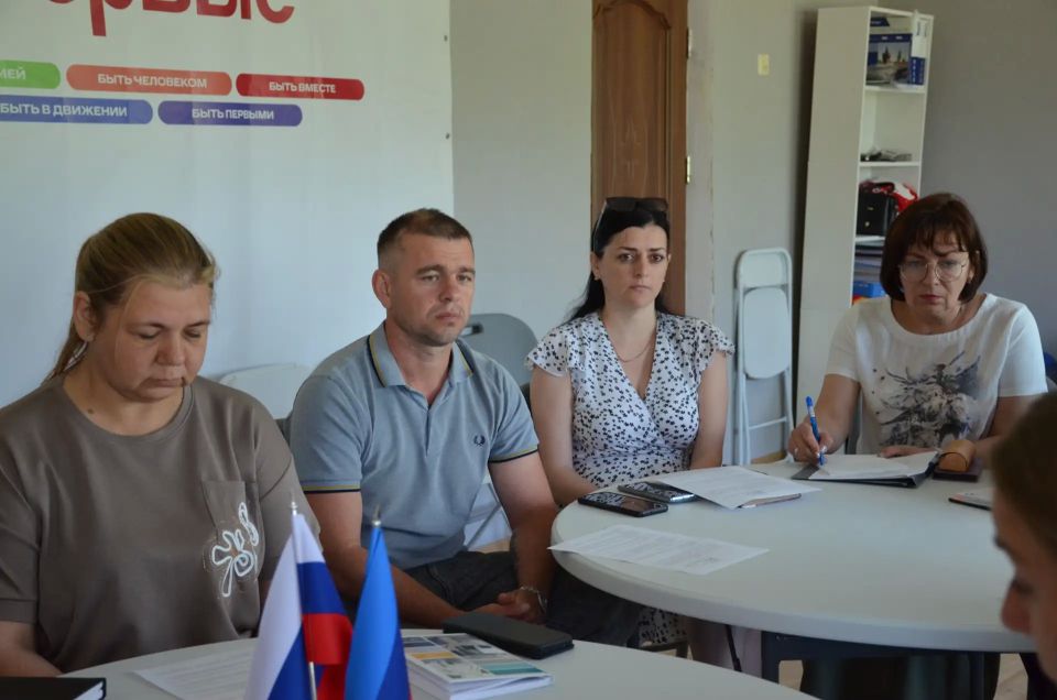В Новоайдарском округе обсудили пути развития молодежных инициатив и организацию летнего отдыха детей В Новоайдарском округе обсудили пути развития молодежных инициатив и организацию летнего отдыха детей