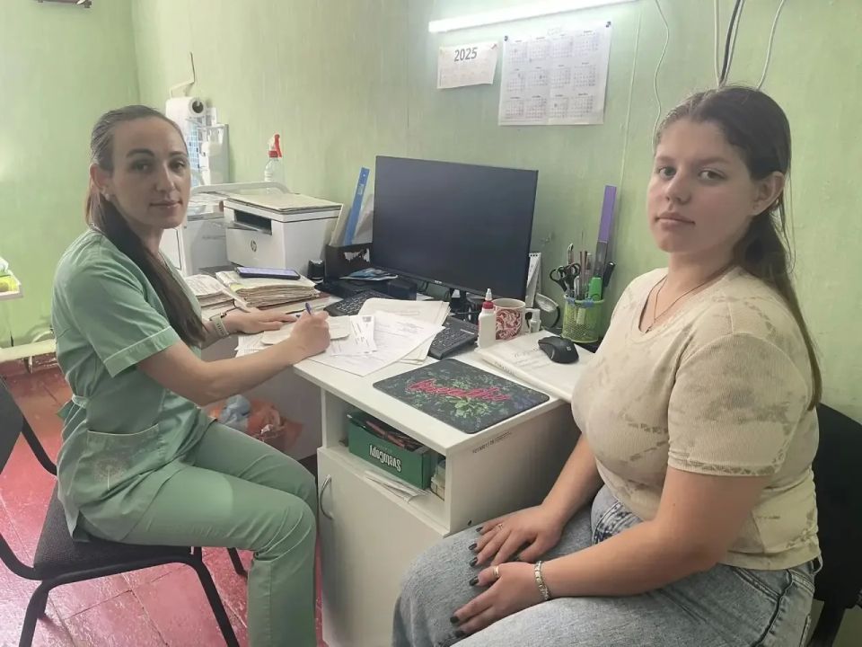 Врачи Славяносербской ЦРБ провели выездной прием жителей пгт.Лотиково