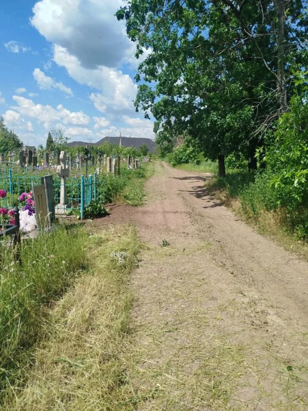 В Ровеньках продолжается работа по благоустройству В Ровеньках продолжается работа по благоустройству