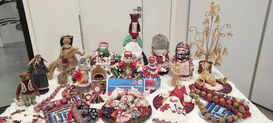 «Игрушки из бабушкиного сундука»: в Луганске прошла итоговая выставка проекта «Игрушки из бабушкиного сундука»: в Луганске прошла итоговая выставка проекта