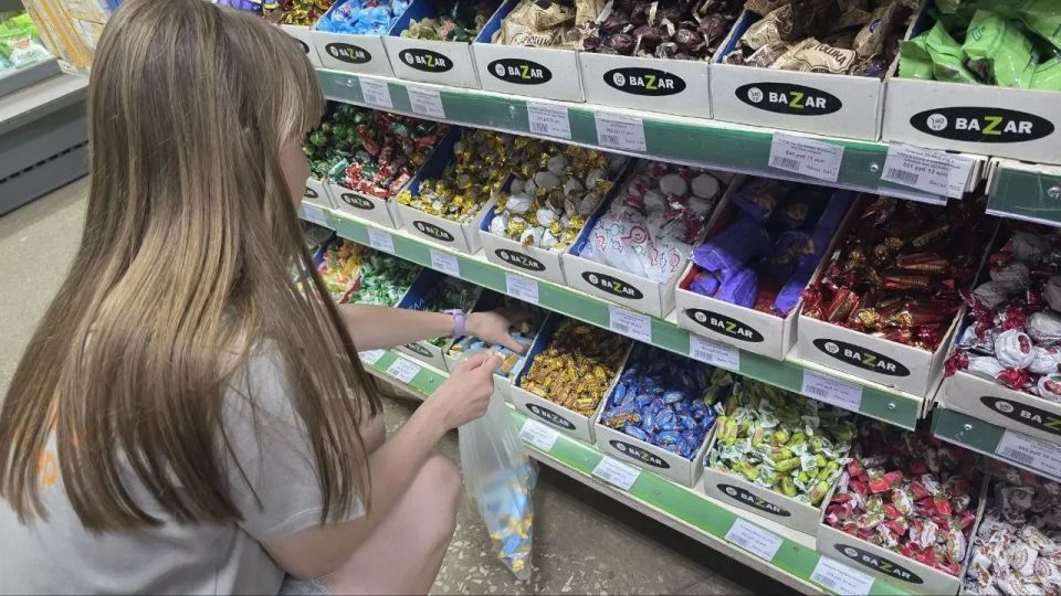 Забота, объединяющая поколения: школьники Рубежного взяли шефство над одинокими пожилыми горожанами Забота, объединяющая поколения: школьники Рубежного взяли шефство над одинокими пожилыми горожанами