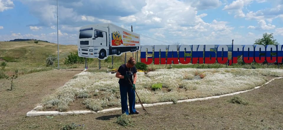 Сегодня в пгт Изварино сотрудники ОПЖ п. Поречье, пгт Изварино, пгт Урало-Кавказ провели субботник на прилегающей территории к памятному знаку «Спасибо, Россия!» Сегодня в пгт Изварино сотрудники ОПЖ п. Поречье, пгт Изварино, пгт Урало-Кавказ провели субботник на прилегающей территории к памятному знаку «Спасибо, Россия!»