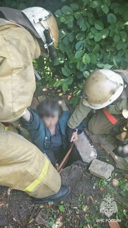 Пожилая женщина упала в колодец в Суходольске