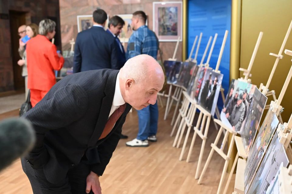Фотовыставка о городах ЛНР открылась в Госсовете Татарстана Фотовыставка о городах ЛНР открылась в Госсовете Татарстана