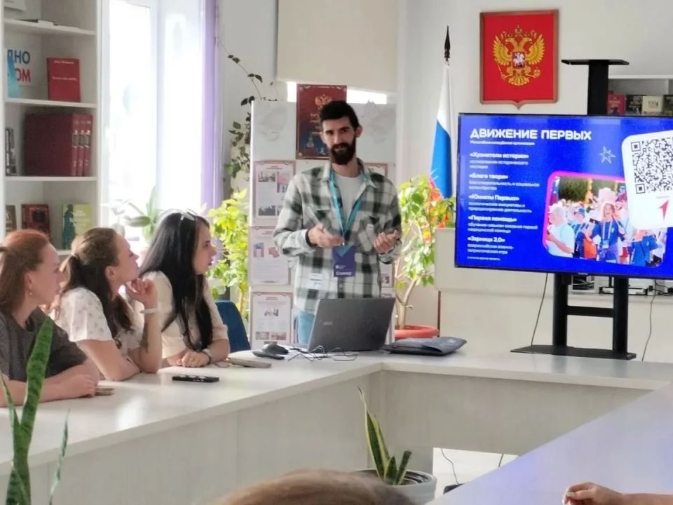 В Ровеньках прошла встреча с лектором Российского общества «Знание» В Ровеньках прошла встреча с лектором Российского общества «Знание»