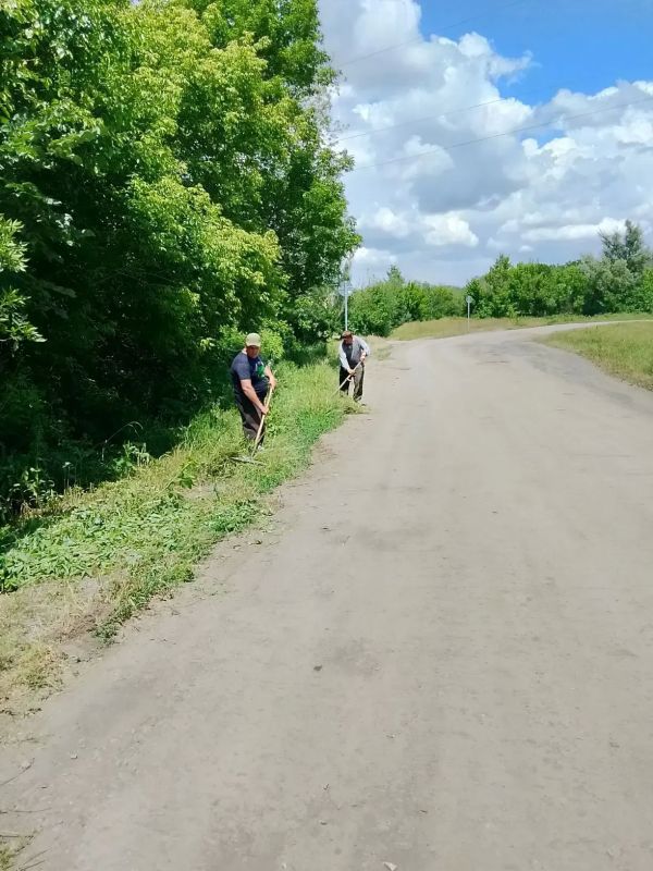В Ровеньках продолжается работа по благоустройству В Ровеньках продолжается работа по благоустройству