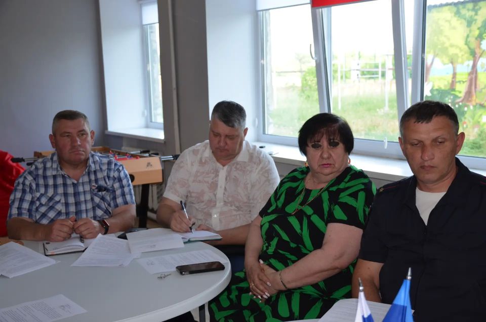 В Новоайдарском округе обсудили пути развития молодежных инициатив и организацию летнего отдыха детей В Новоайдарском округе обсудили пути развития молодежных инициатив и организацию летнего отдыха детей