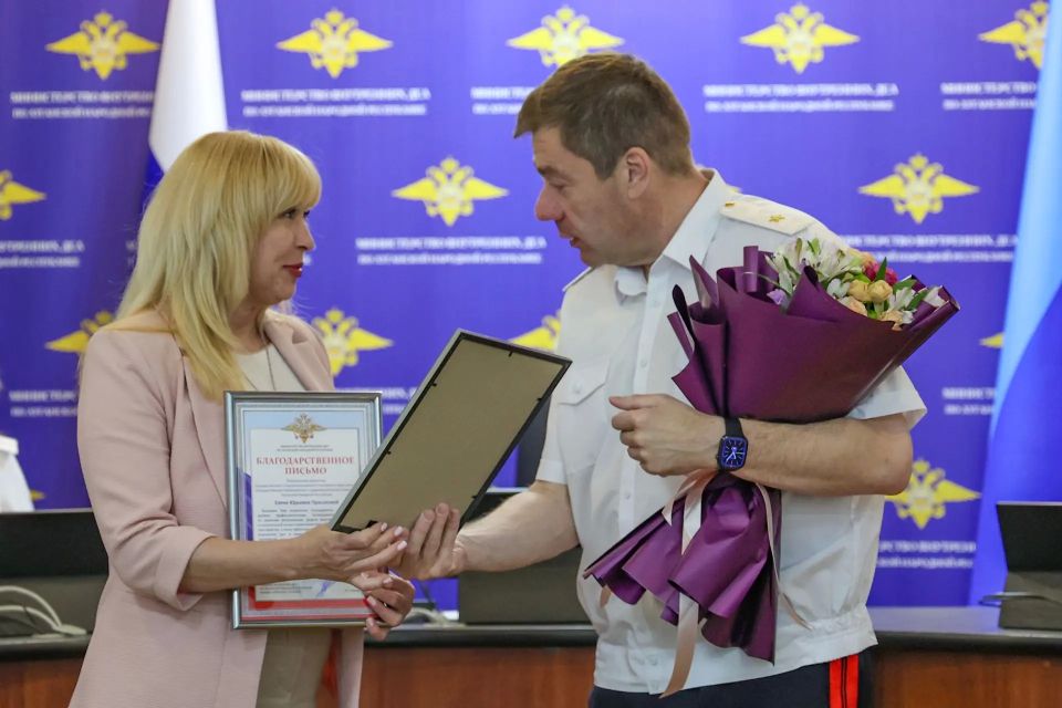 В региональном МВД отметили плодотворное сотрудничество представителей СМИ с пресс-службой ведомства В региональном МВД отметили плодотворное сотрудничество представителей СМИ с пресс-службой ведомства