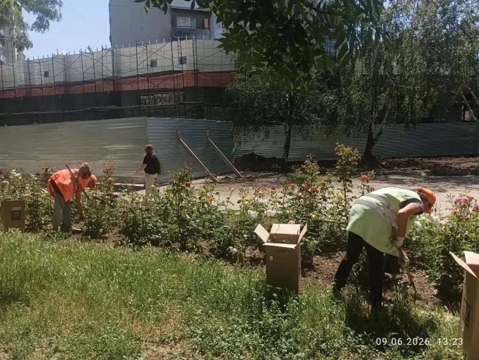 На Краснодонщине активно продолжаются работы, направленные на улучшение дорожной инфраструктуры и благоустройство территории На Краснодонщине активно продолжаются работы, направленные на улучшение дорожной инфраструктуры и благоустройство территории