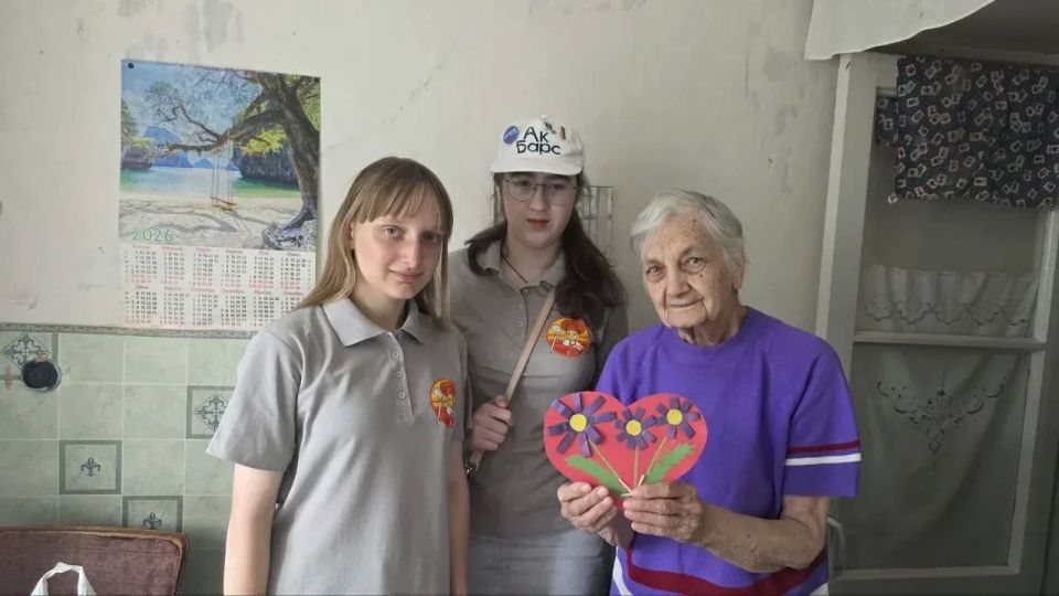 Забота, объединяющая поколения: школьники Рубежного взяли шефство над одинокими пожилыми горожанами Забота, объединяющая поколения: школьники Рубежного взяли шефство над одинокими пожилыми горожанами