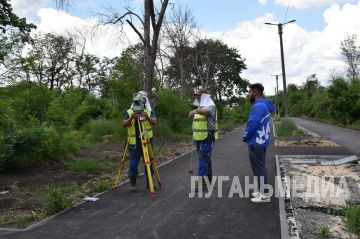 Единороссы проинспектировали ход выполнения работ в сквере Оренбургском